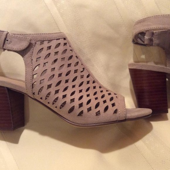 UNISA tan suede leather mesh peep-toe sandals 3" block heels NWOT Size 7 - Picture 4 of 6